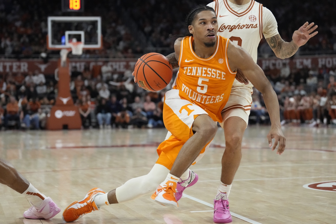 No. 6 Tennessee conoce peligros vs. rival Vanderbilt