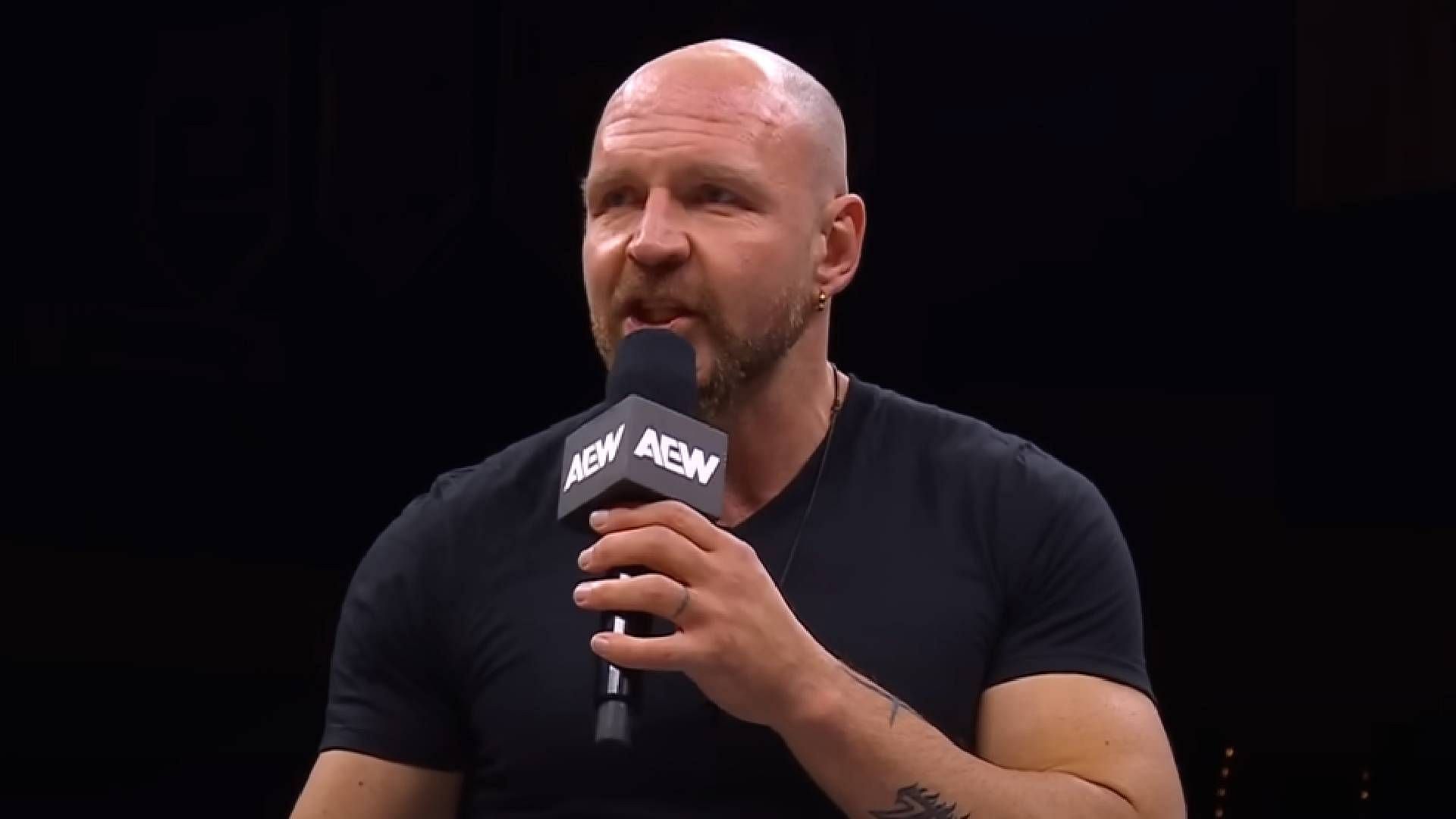 WWE veterano critica a Jon Moxley por polémica reciente