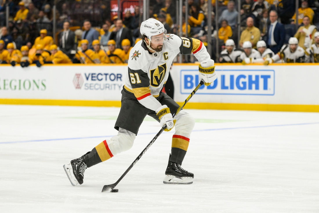 Golden Knights buscan mejorar contra Blues