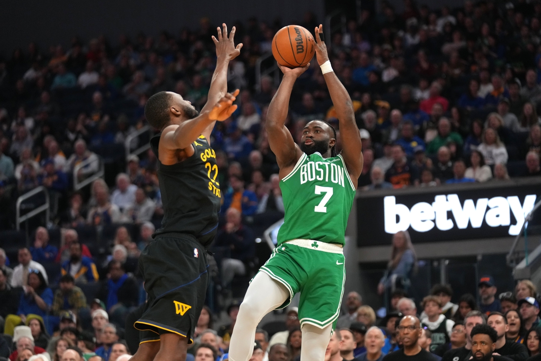 Celtics infligen a Warriors peor derrota en casa en 40 años