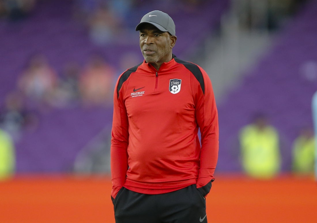 Estrellas despiden al entrenador Lorne Donaldson en su segunda temporada