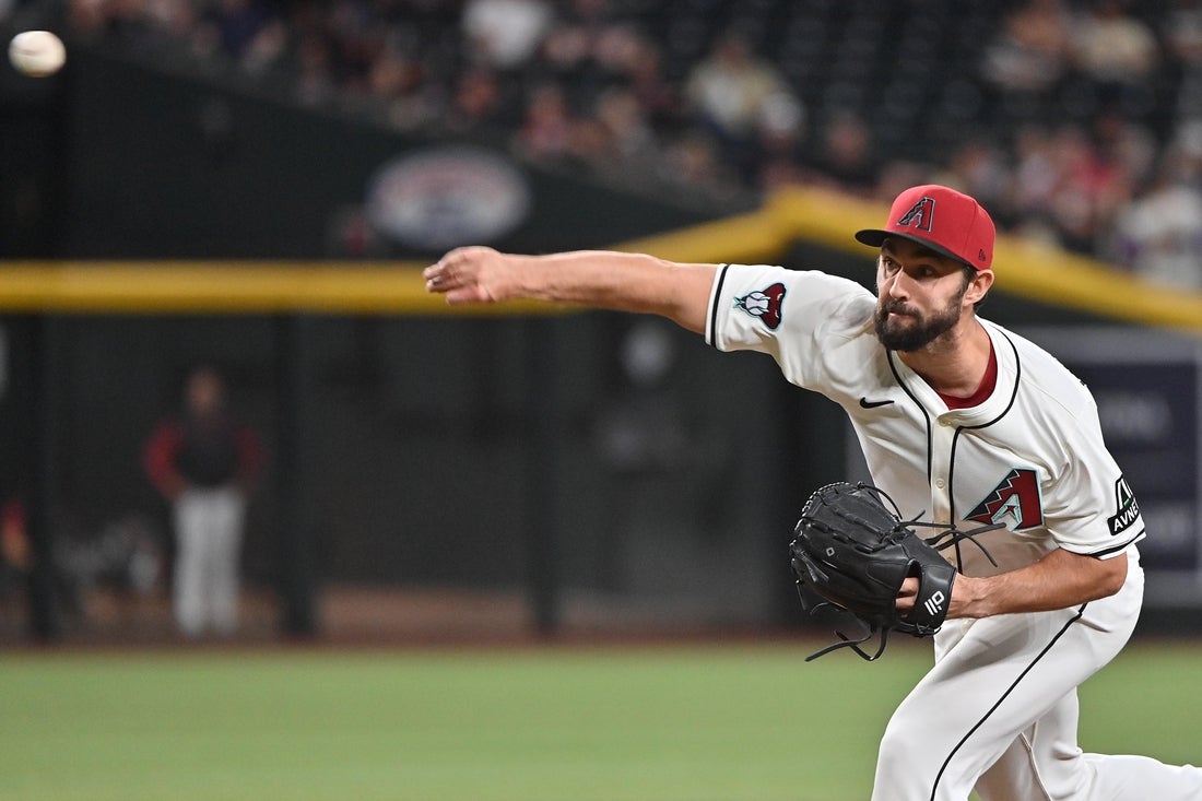 Dodgers adquieren a los RHPs J.P. Feyereisen, Ryan Loutos