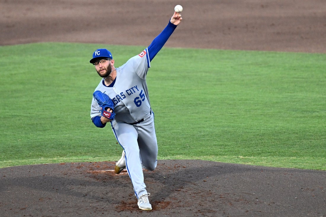 Royals descartan al LHP Noah Cameron tras intento de no hit