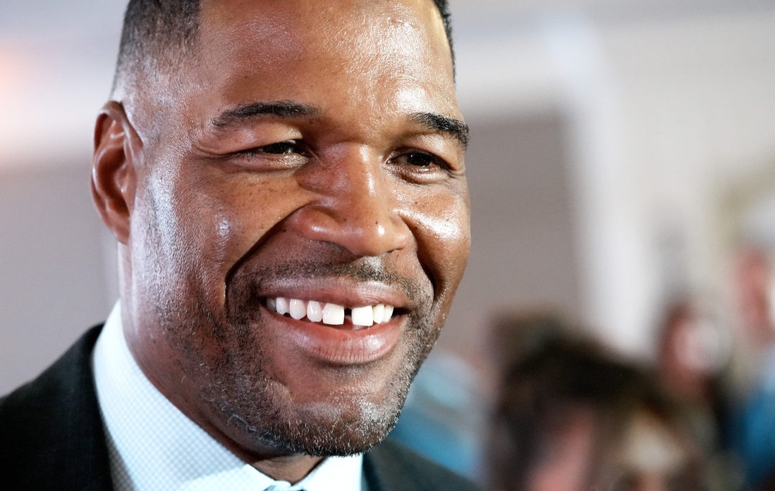 Informe: Michael Strahan busca participación en Giants