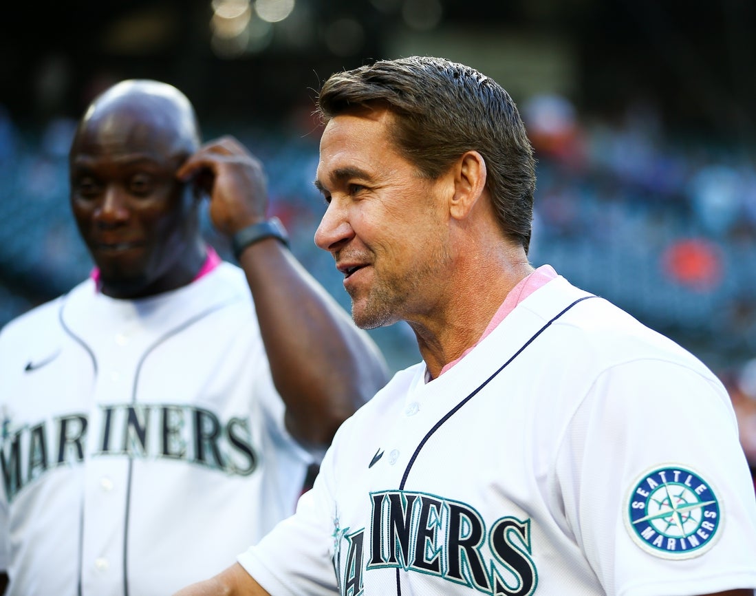 Rangers contratan al ex All-Star Bret Boone como entrenador de bateo