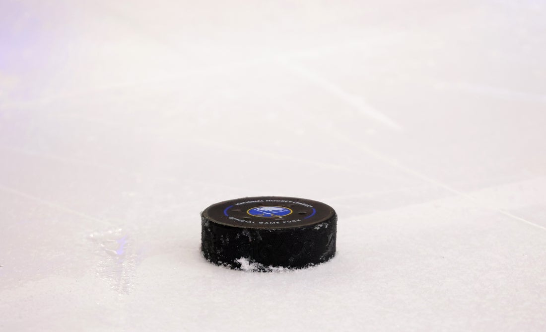 Carga sorprende a Victoire en semis de PWHL