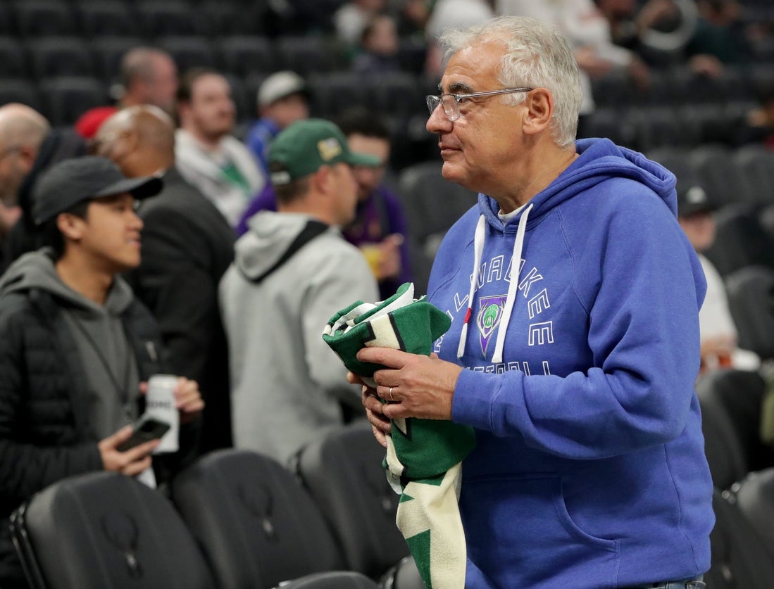Exdueño de Bucks, Marc Lasry, acusado en juicio por acoso sexual