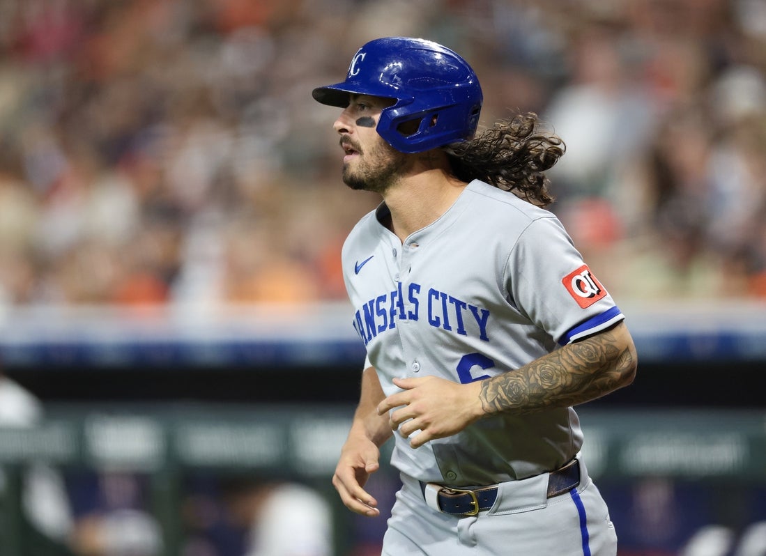 Dos revueltas tempranas impulsan a Royals a ganar a Astros