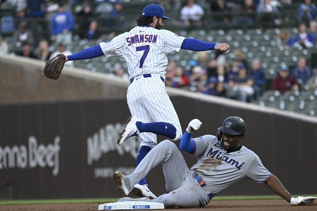 Swanson, Suzuki impulsan a los Cachorros sobre los Marlins con HRs