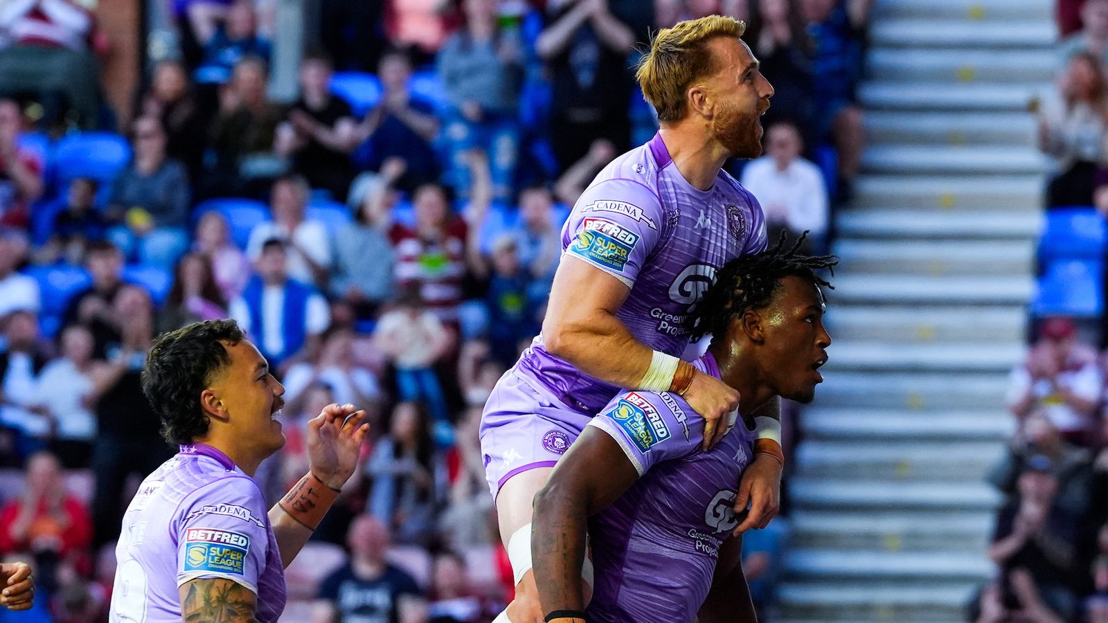 Superliga: Wigan Warriors vence a Leigh Leopards 36-28, Leeds Rhinos a Hull FC 18-16