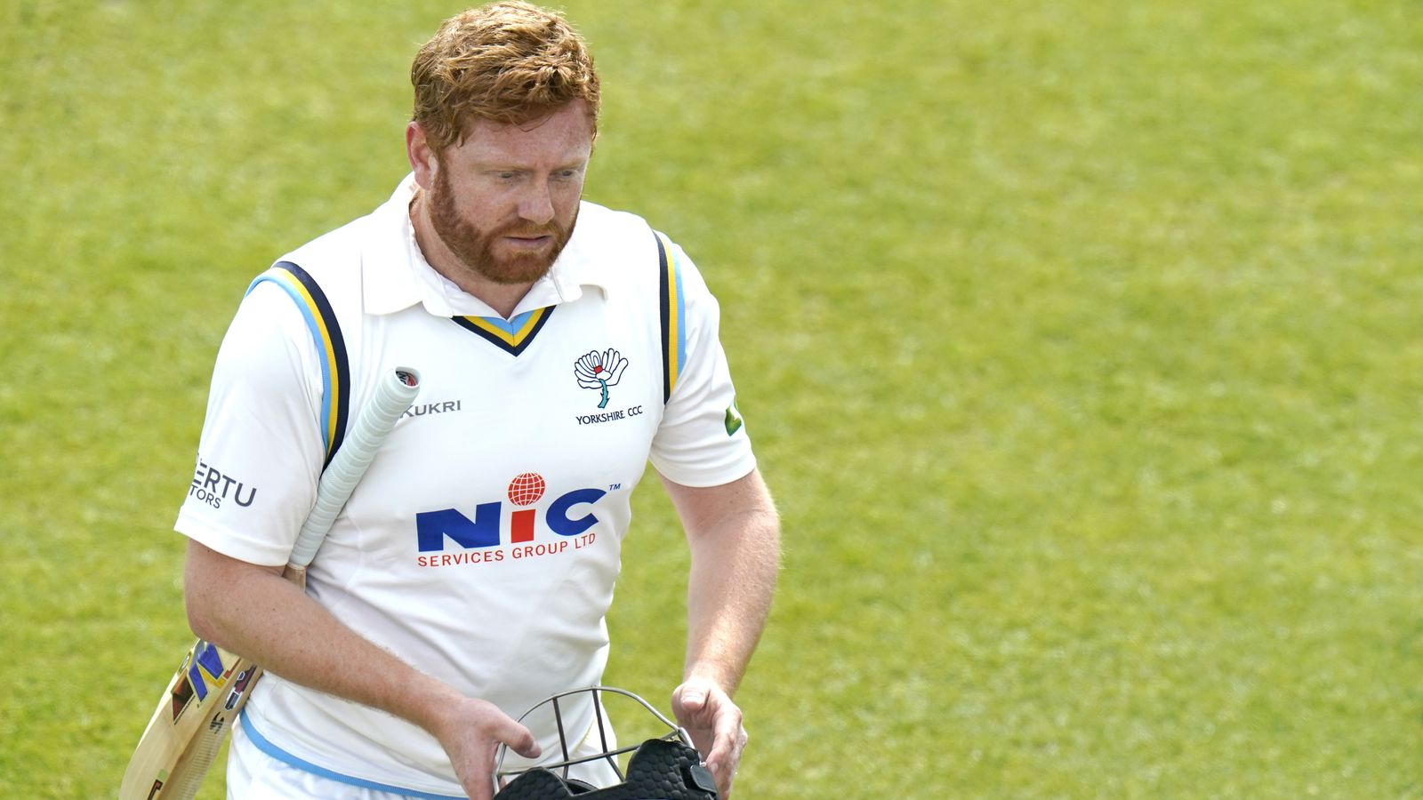 Surrey vence a Yorkshire en Kia Oval, a pesar de 77 de Bairstow