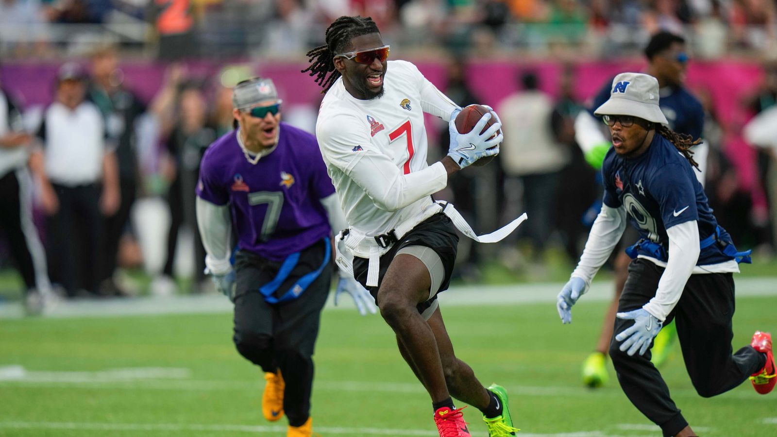 Equipos NFL permiten a jugadores competir en fútbol de LA28 Olímpico