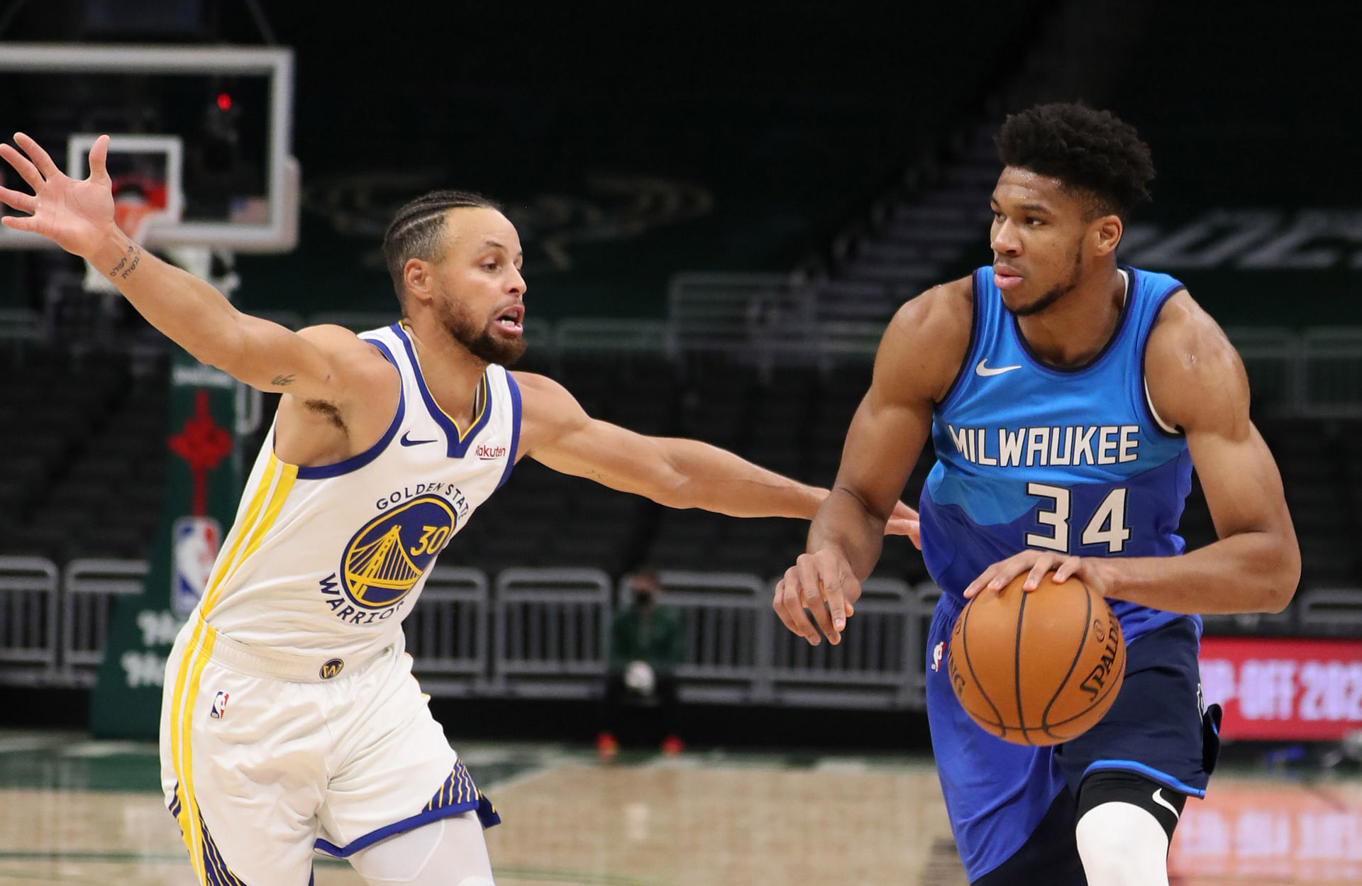 Giannis Antetokounmpo sorprende en SF, quiere jugar con Curry