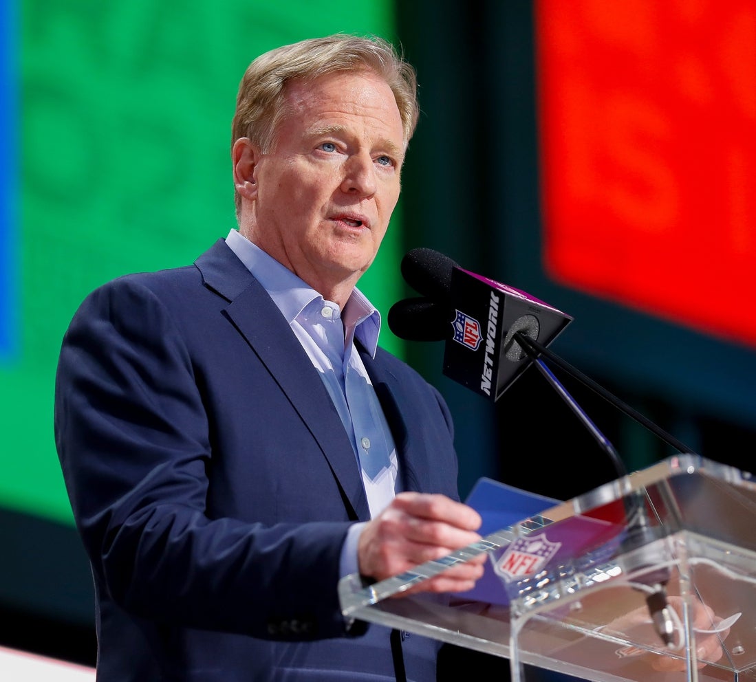 Informe: Dueños de NFL aprobarían extensión de contrato de Goodell