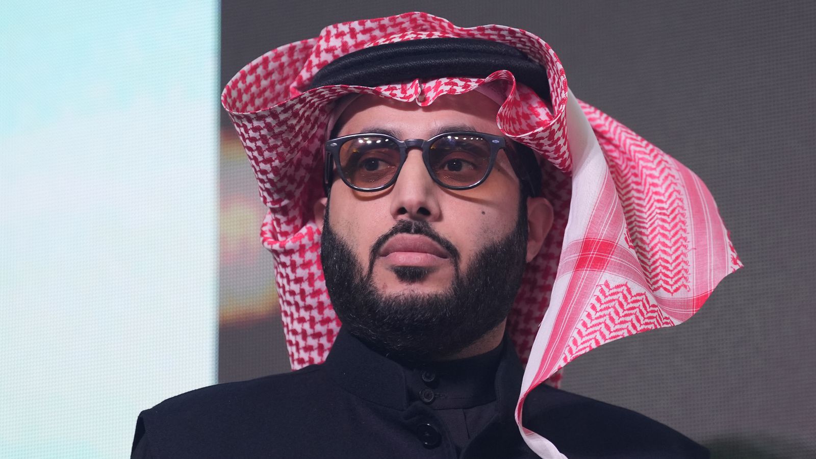 Clubes de Premier League y Championship buscan inversión de Turki Alalshikh