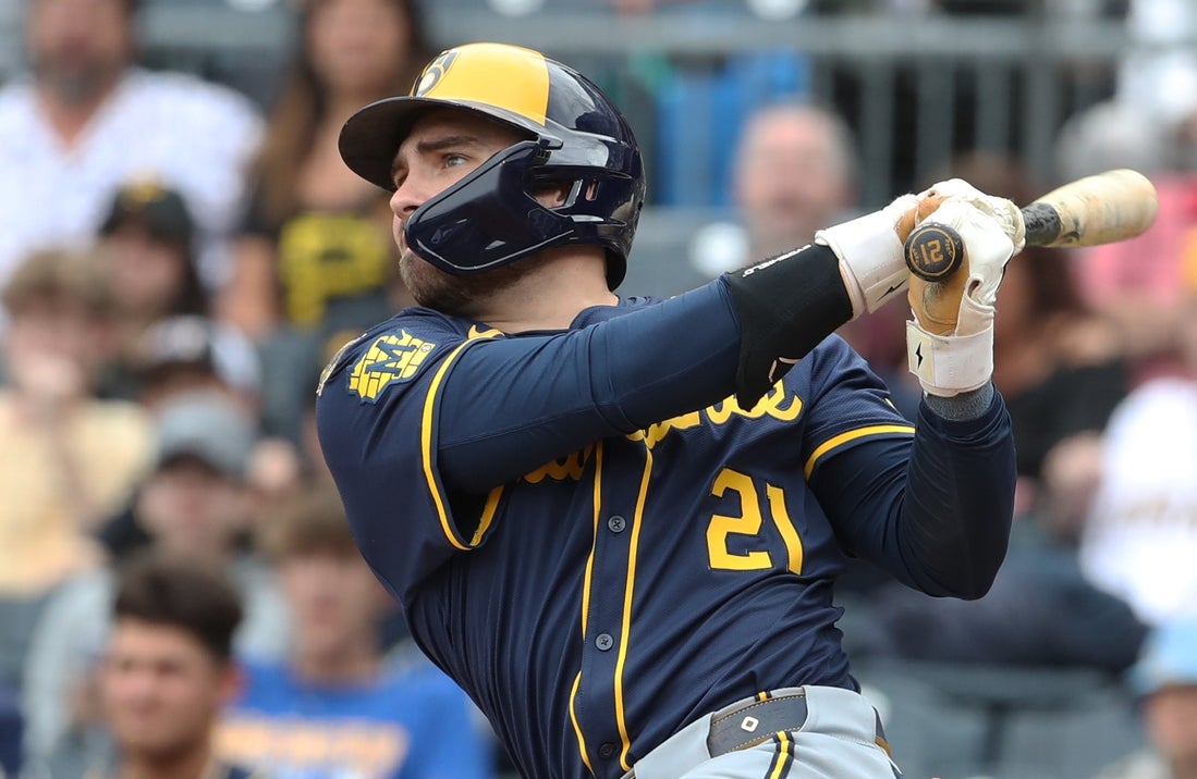 Dobles a tiempo impulsan remontada de Brewers sobre Pirates