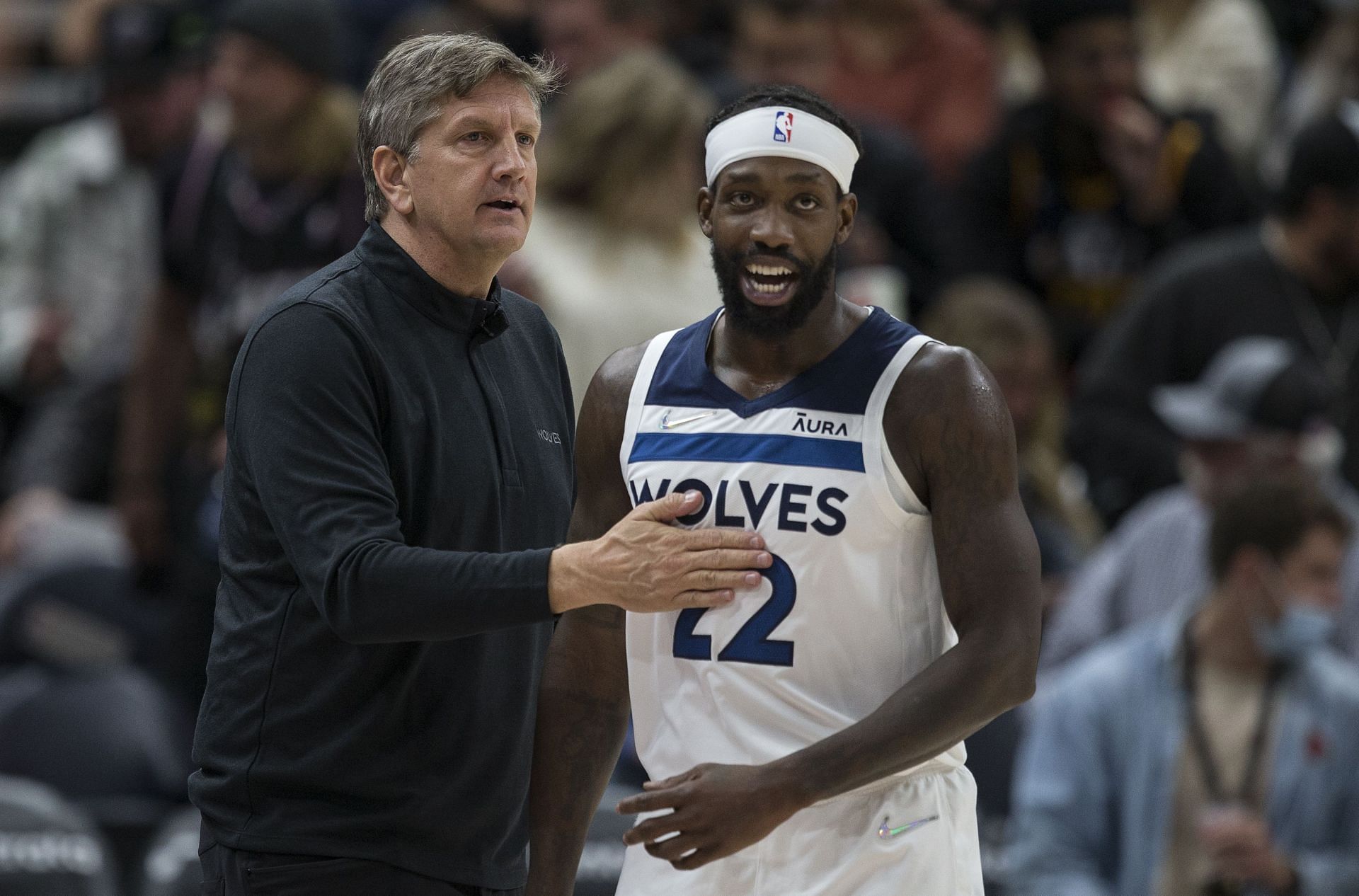 Finch, entrenador de Timberwolves, rechaza idea de charla de Beverley