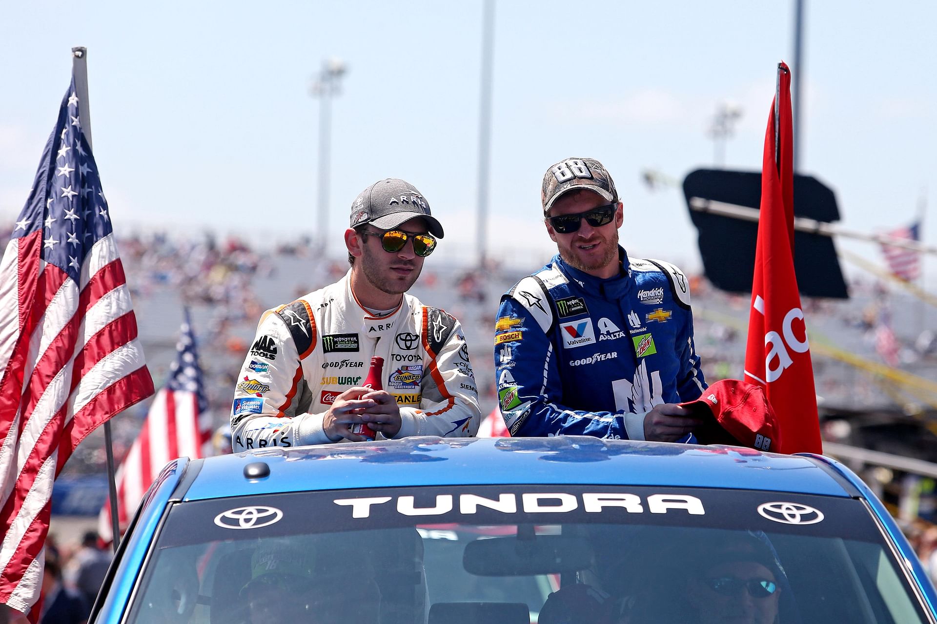 Daniel Suarez firma alianza con Dale Earnhardt Jr. para NASCAR en México