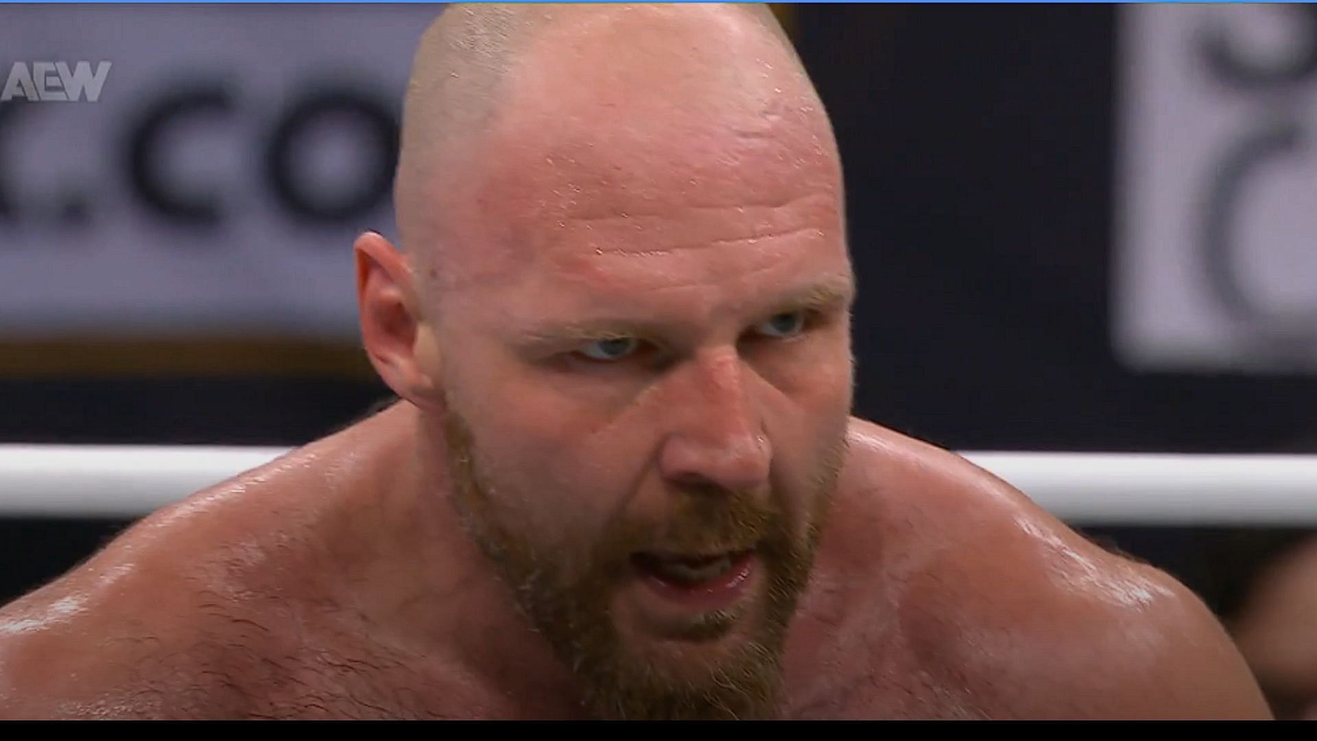 Estrella se desmaya en AEW Dynamite; Jon Moxley se destaca
