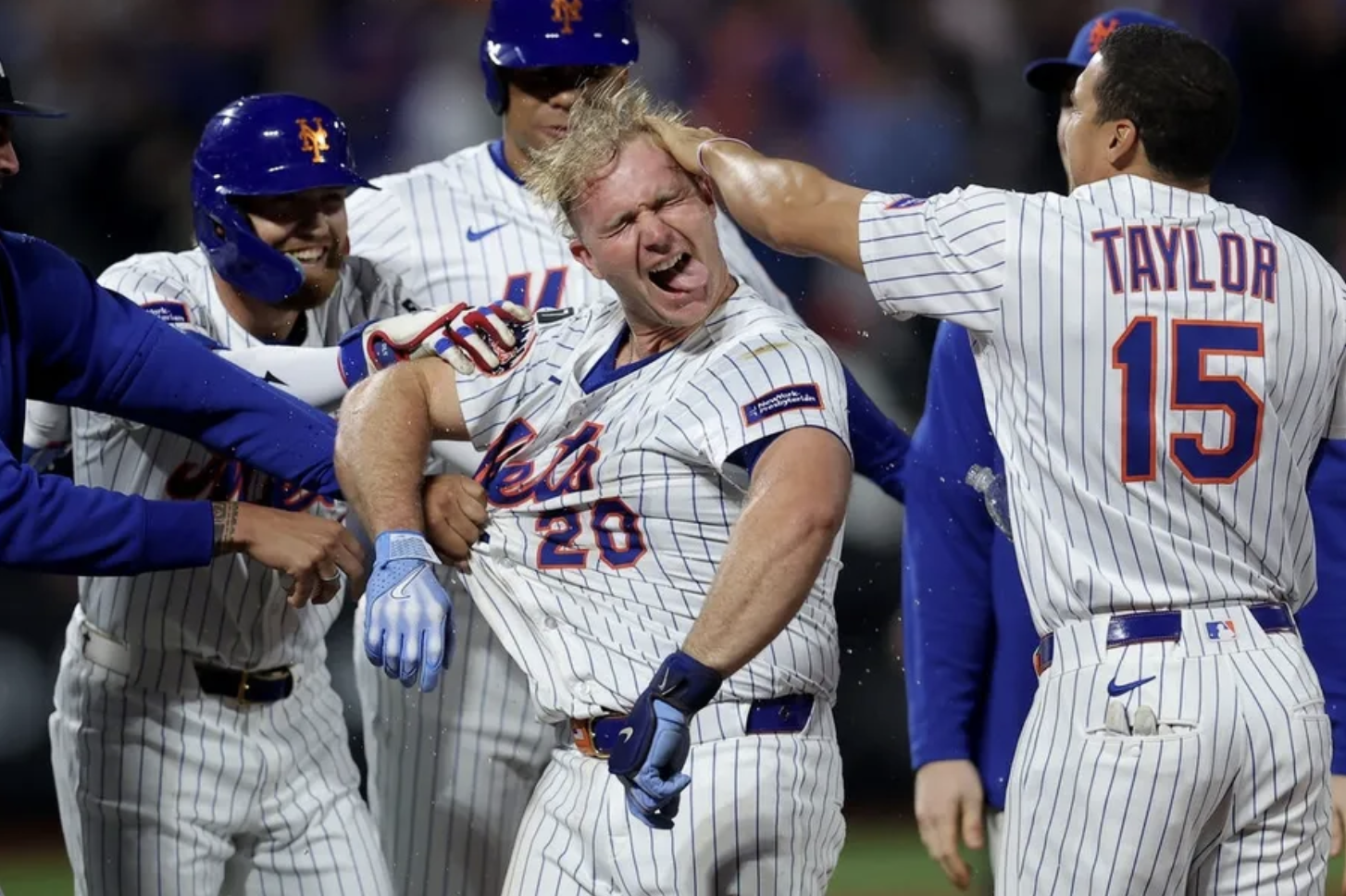 Mets sobreviven a colapso épico y retraso por lluvia