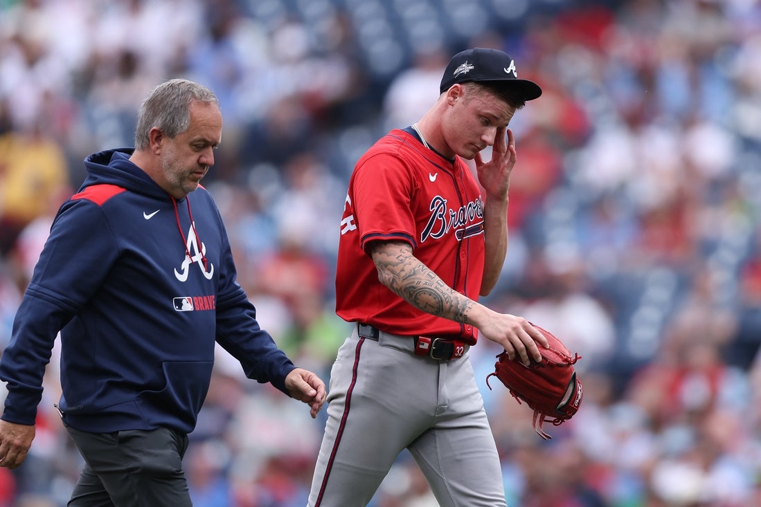 Braves RHP AJ Smith-Shawver abandona inicio por dolor en el codo