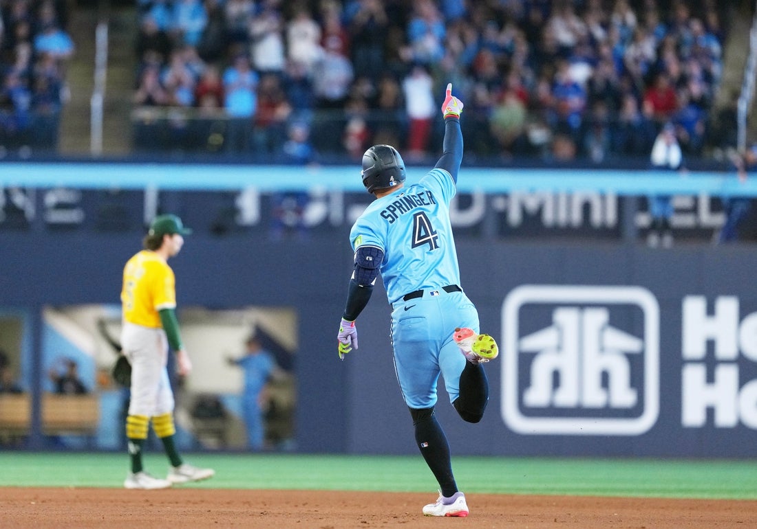 Jays ganan el cuarto seguido, mantienen a A’s tambaleando