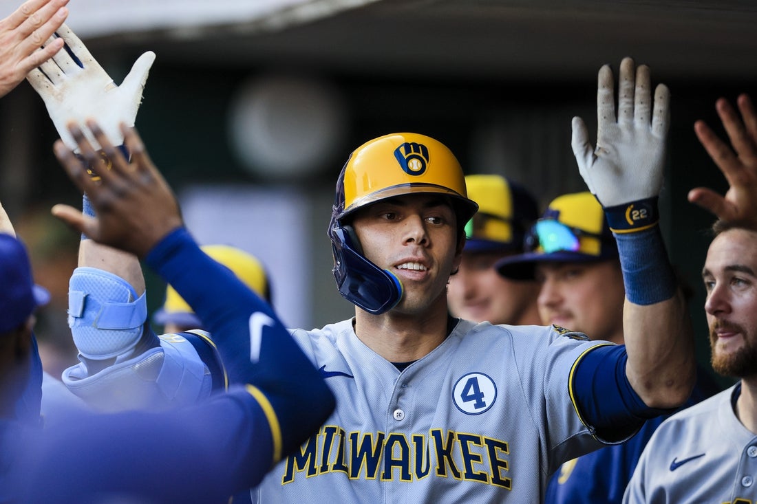 Yelich y Brewers vencen a Reds por 8ª victoria seguida