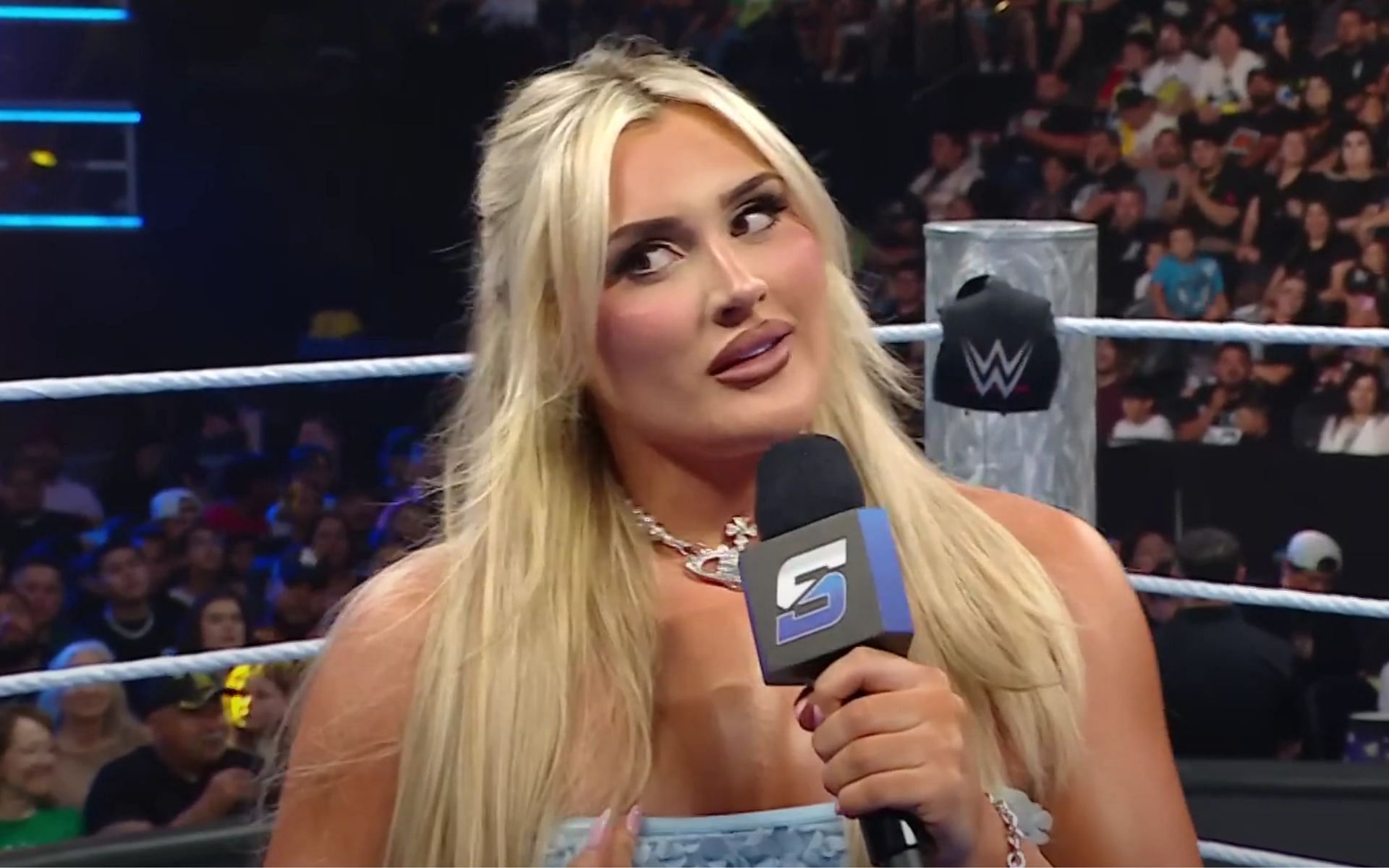[VIDEO] Tiffany Stratton no reconoce a leyenda de lucha en MITB