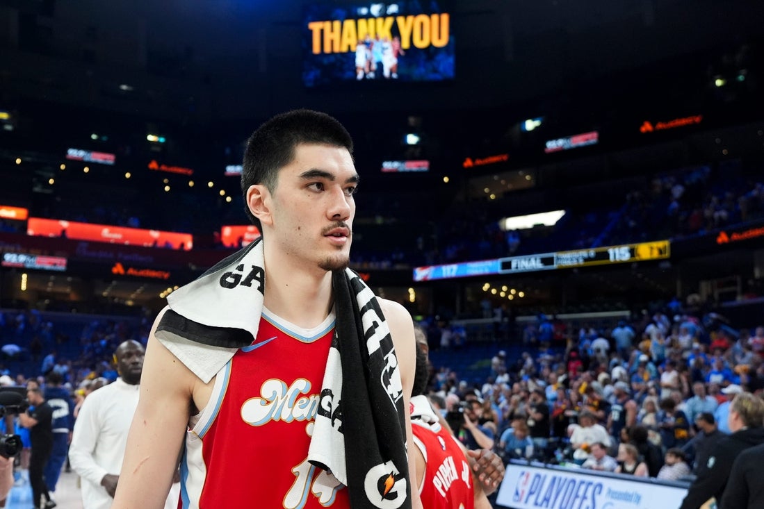 Informe: Zach Edey de Grizzlies se someterá a cirugía de tobillo