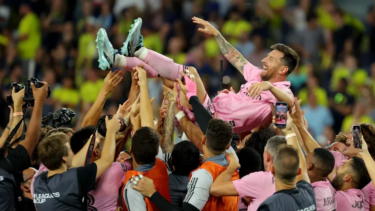 ¿Dónde está Messi en el ranking de más títulos? | Sporting News Spain